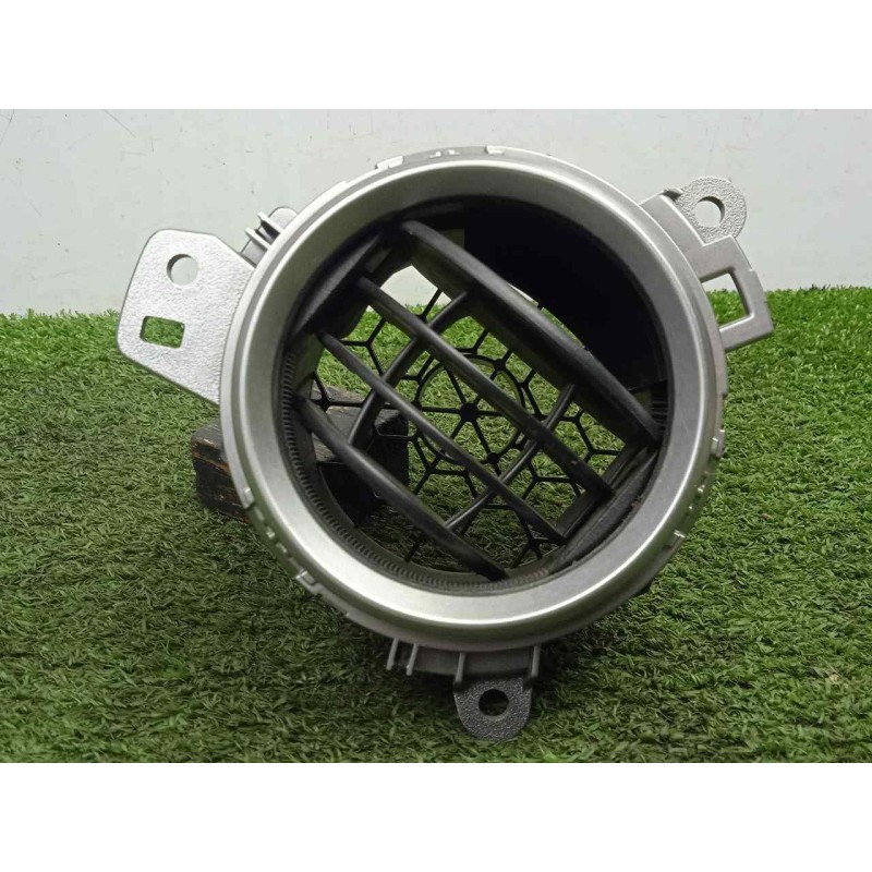 Recambio de aireador delantero derecho para toyota auris 1.4 turbodiesel cat referencia OEM IAM 5568002020C0  