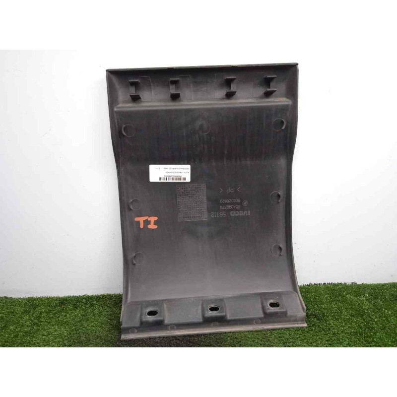 Recambio de aletin trasero izquierdo para iveco daily furgón 2.3 diesel referencia OEM IAM 504099779-500326820  