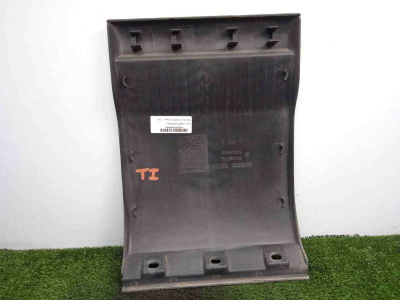 Recambio de aletin trasero izquierdo para iveco daily furgón 2.3 diesel referencia OEM IAM 504099779-500326820  