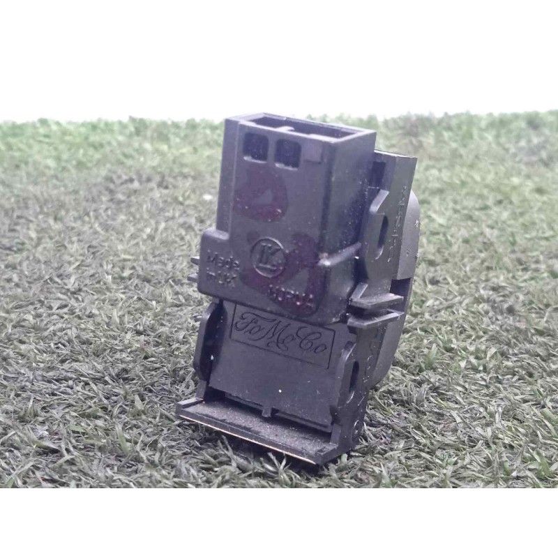 Recambio de interruptor para land rover evoque 2.2 td4 cat referencia OEM IAM BJ3214017AB  