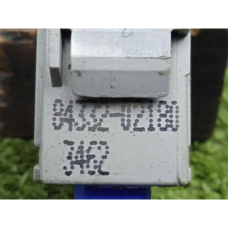 Recambio de warning para toyota auris 1.4 turbodiesel cat referencia OEM IAM 8433202180 5.PINES 