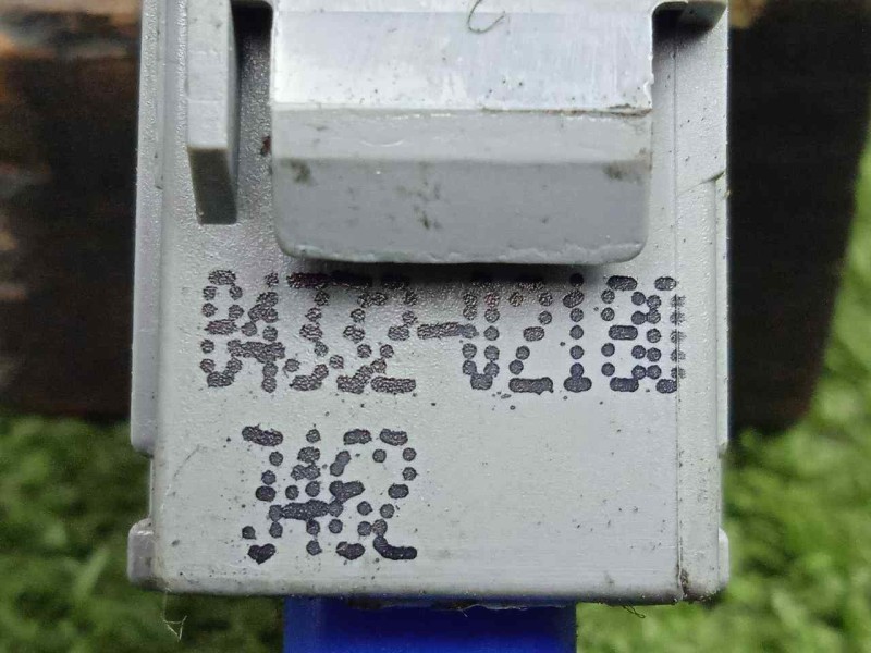 Recambio de warning para toyota auris 1.4 turbodiesel cat referencia OEM IAM 8433202180 5.PINES 