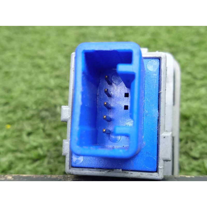 Recambio de warning para toyota auris 1.4 turbodiesel cat referencia OEM IAM 8433202180 5.PINES 