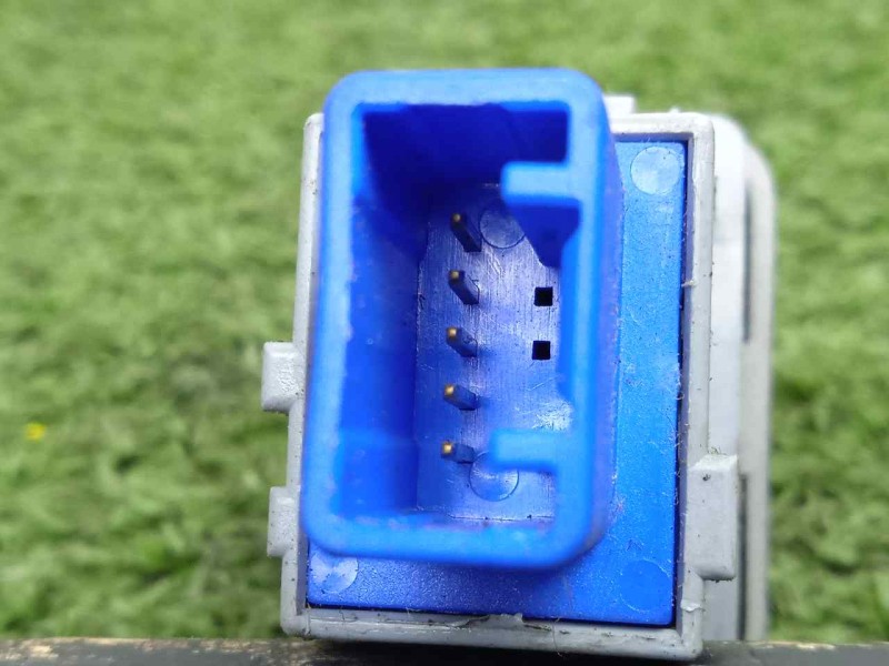 Recambio de warning para toyota auris 1.4 turbodiesel cat referencia OEM IAM 8433202180 5.PINES 