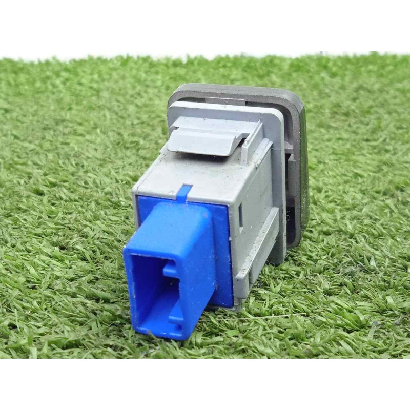 Recambio de warning para toyota auris 1.4 turbodiesel cat referencia OEM IAM 8433202180 5.PINES 