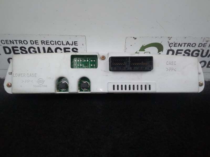 Recambio de pantalla multifuncion para ssangyong rodius 2.7 turbodiesel cat referencia OEM IAM 8025021020-707010900S  