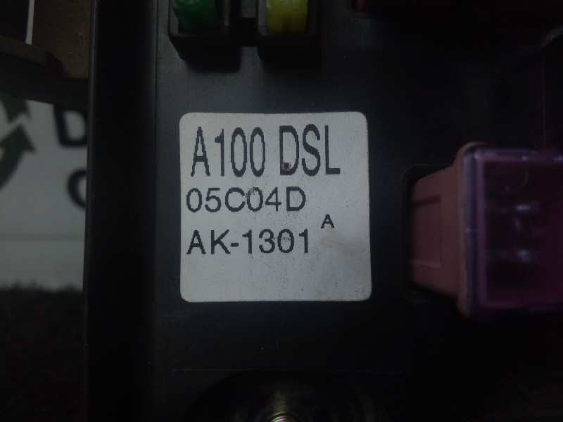 Recambio de caja reles / fusibles para ssangyong rodius 2.7 turbodiesel cat referencia OEM IAM A100DSL-05C04D  