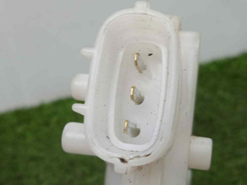 Recambio de cerradura maletero / porton para toyota auris 1.4 turbodiesel cat referencia OEM IAM 6935002090 3.PINES 