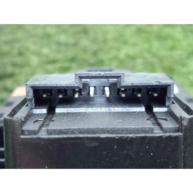 Recambio de mando elevalunas delantero izquierdo para iveco daily furgón 2.3 diesel referencia OEM IAM 5801484207 2.BOTONES 