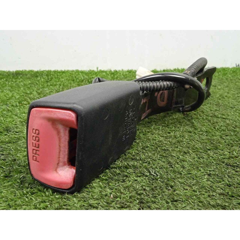 Recambio de enganche cinturon delantero izquierdo para toyota auris 1.4 turbodiesel cat referencia OEM IAM 7323002490C0 2.PINES 