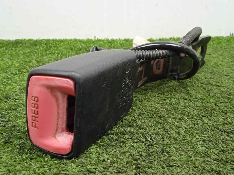 Recambio de enganche cinturon delantero izquierdo para toyota auris 1.4 turbodiesel cat referencia OEM IAM 7323002490C0 2.PINES 