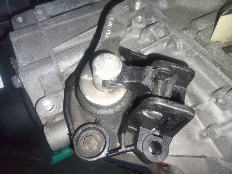 Recambio de caja cambios para renault clio iv 1.2 16v referencia OEM IAM JH3367 CON.TARA 5 VEL