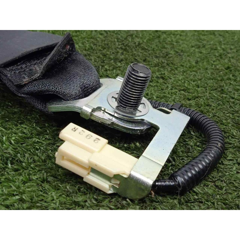 Recambio de enganche cinturon trasero derecho para toyota auris 1.4 turbodiesel cat referencia OEM IAM 7338002080C0 2.PINES 