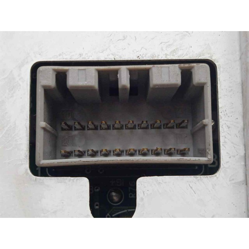 Recambio de cuadro instrumentos para ssangyong rexton 2.7 turbodiesel cat referencia OEM IAM 8022008200  