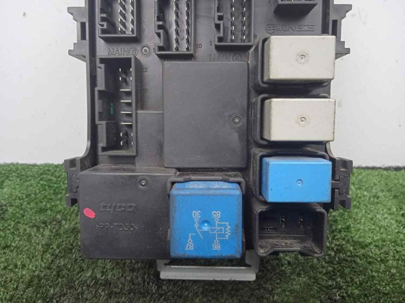Recambio de caja reles / fusibles para kia rio 1.4 cat referencia OEM IAM 919501G0100A-KG8221552  