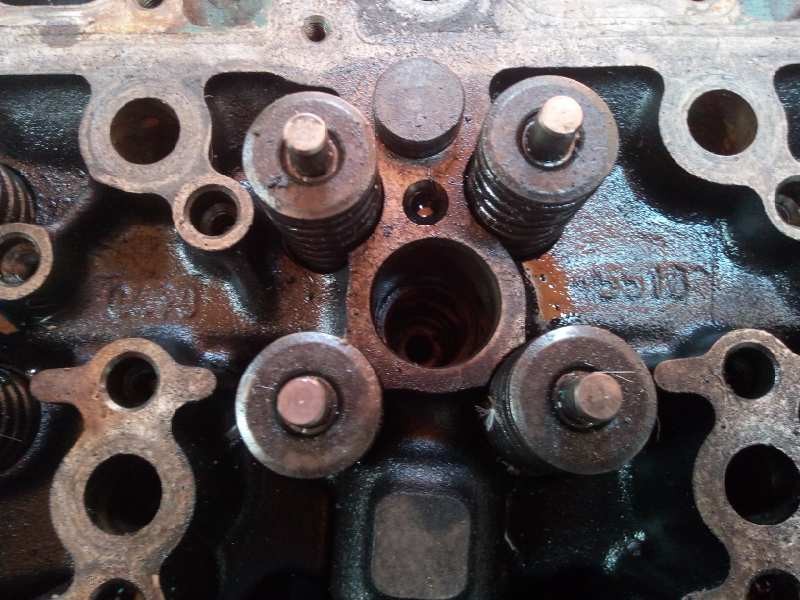 Recambio de culata para volvo fl xxx referencia OEM IAM 04905518-HGL1  