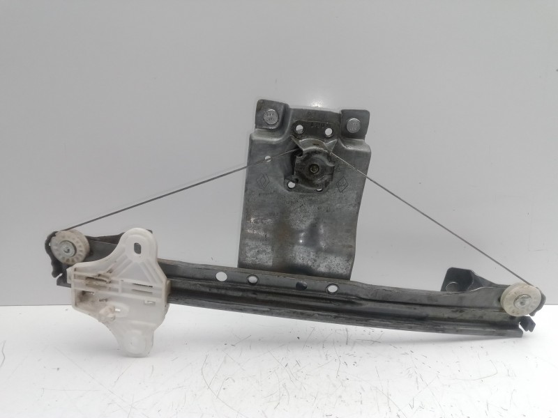 Recambio de elevalunas trasero izquierdo para renault clio iv 1.2 16v referencia OEM IAM 827013204R SIN.MOTOR 