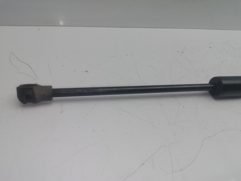 Recambio de amortiguadores capo para renault clio iv 1.2 16v referencia OEM IAM 654703934R  