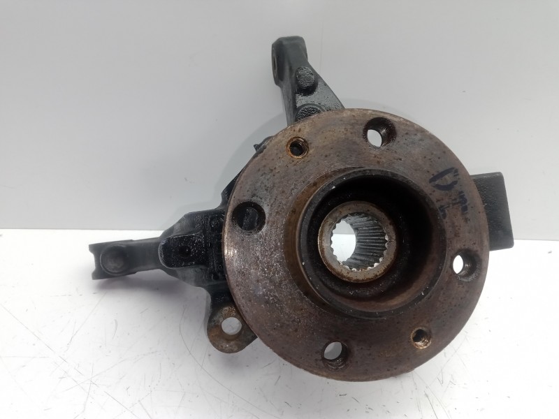 Recambio de mangueta delantera izquierda para renault clio iv 1.2 16v referencia OEM IAM 205A  