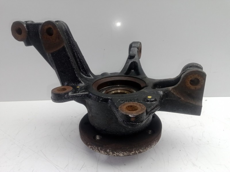 Recambio de mangueta delantera derecha para renault clio iv 1.2 16v referencia OEM IAM 758A  