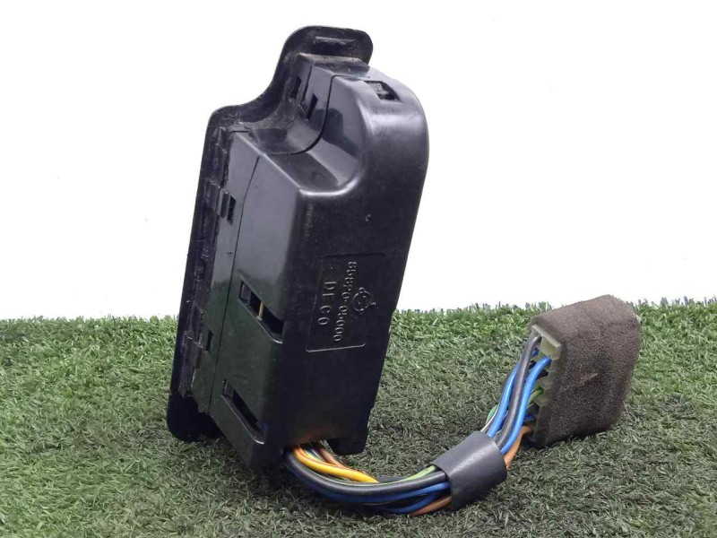 Recambio de mando elevalunas delantero izquierdo para ssangyong musso 2.9 turbodiesel cat referencia OEM IAM 8582005000 4.BOTONE