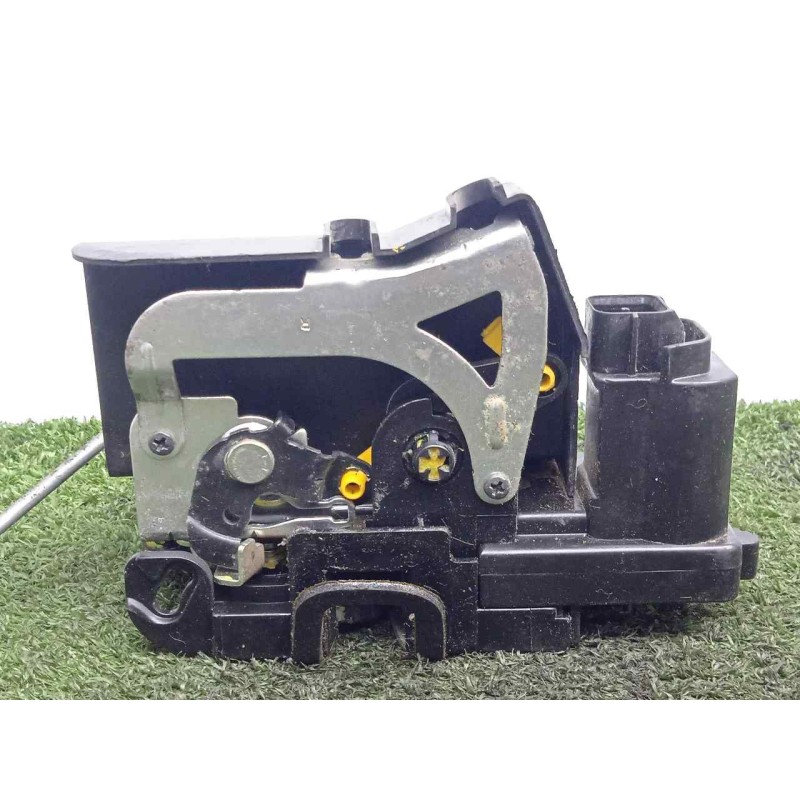 Recambio de cerradura puerta delantera derecha para ssangyong kyron 2.0 referencia OEM IAM 7122009005 5.P´INES 