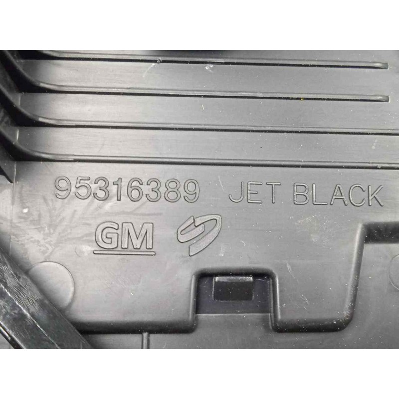 Recambio de aireador delantero central para opel mokka 1.7 16v cdti referencia OEM IAM RE95316389-95316390  