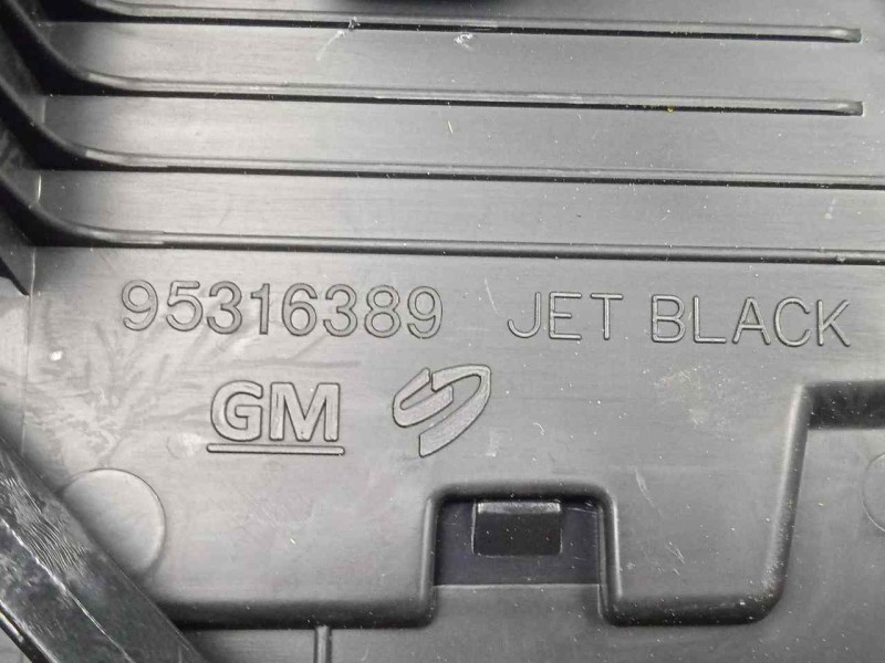 Recambio de aireador delantero central para opel mokka 1.7 16v cdti referencia OEM IAM RE95316389-95316390  