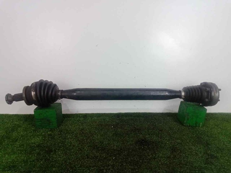 Recambio de transmision delantera derecha para volkswagen passat berlina (3b3) 1.6 referencia OEM IAM 8D0407272BA CON.ABS L637MM