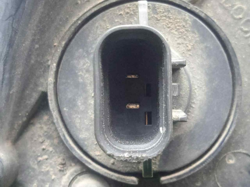 Recambio de faro izquierdo para kia rio 1.3 cat referencia OEM IAM  02-05 PARA PULIR