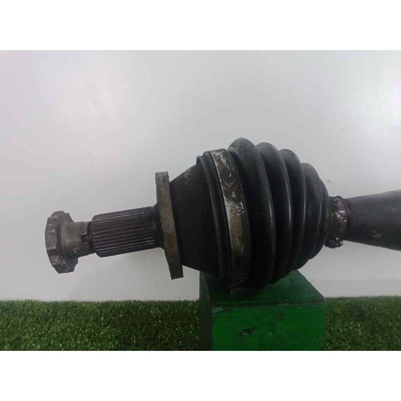 Recambio de transmision delantera derecha para volkswagen passat berlina (3b3) 1.6 referencia OEM IAM 8D0407272BA CON.ABS L637MM