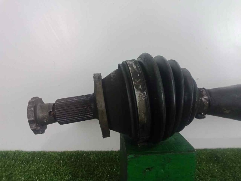 Recambio de transmision delantera derecha para volkswagen passat berlina (3b3) 1.6 referencia OEM IAM 8D0407272BA CON.ABS L637MM