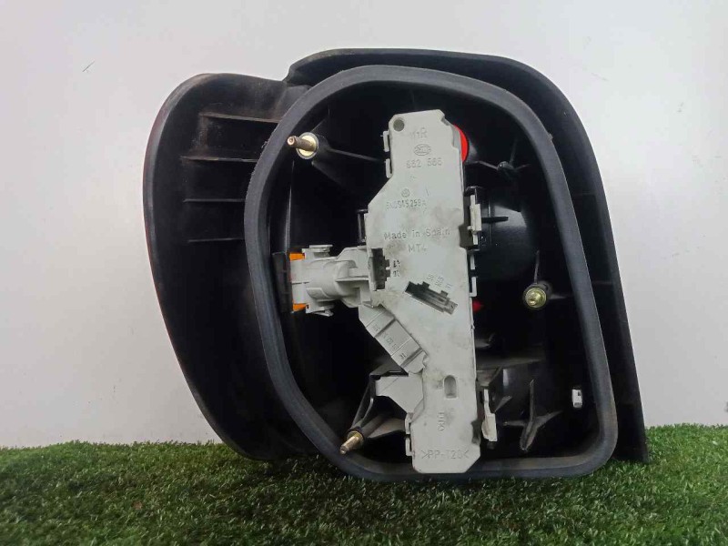 Recambio de piloto trasero derecho para volkswagen polo berlina (6n1) 1.4 referencia OEM IAM SINREFERENCIA 95-00 AMBAR