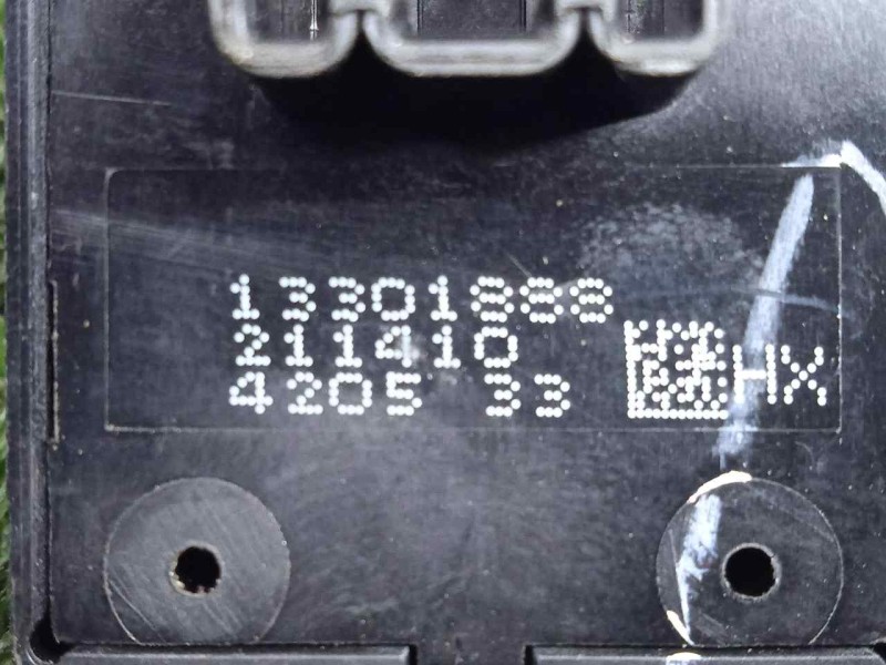 Recambio de mando elevalunas trasero derecho para opel mokka 1.7 16v cdti referencia OEM IAM 13301888  