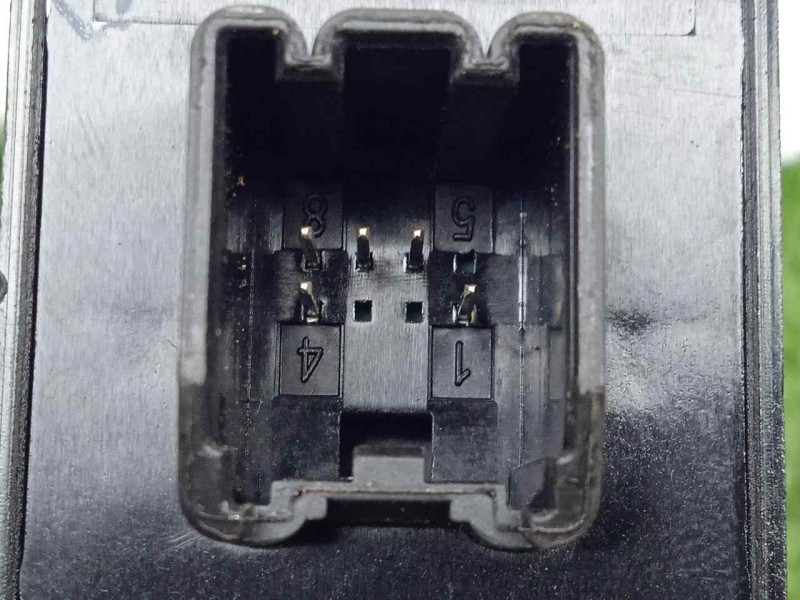 Recambio de mando elevalunas trasero derecho para opel mokka 1.7 16v cdti referencia OEM IAM 13301888  