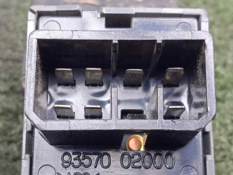 Recambio de mando elevalunas delantero izquierdo para hyundai atos (mx) 1.0 cat referencia OEM IAM 9357002000  