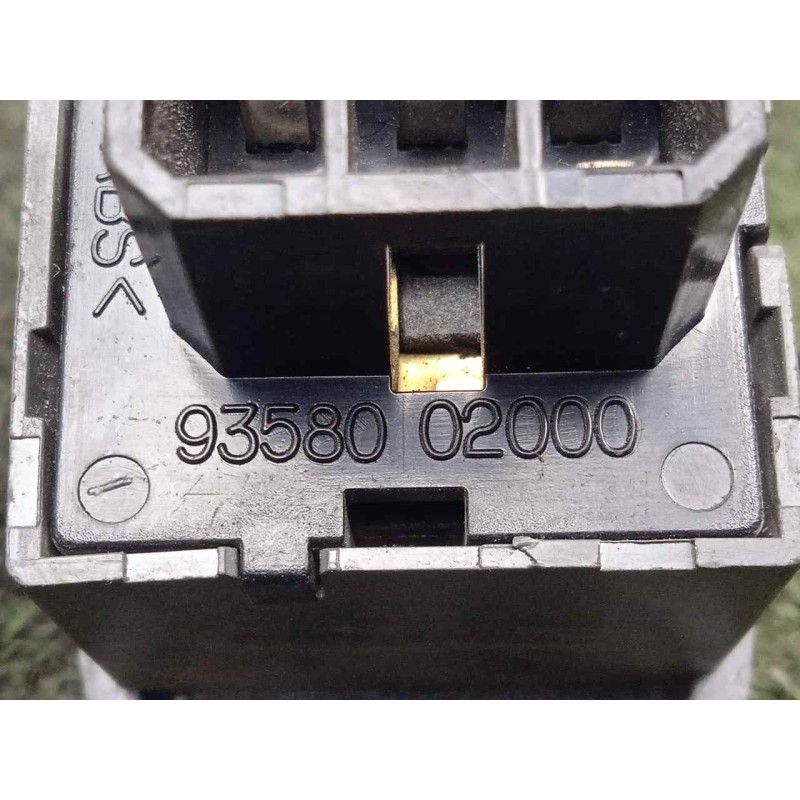 Recambio de mando elevalunas delantero derecho para hyundai atos (mx) 1.0 cat referencia OEM IAM 9358002000  