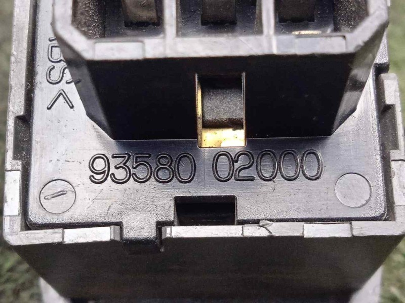 Recambio de mando elevalunas delantero derecho para hyundai atos (mx) 1.0 cat referencia OEM IAM 9358002000  