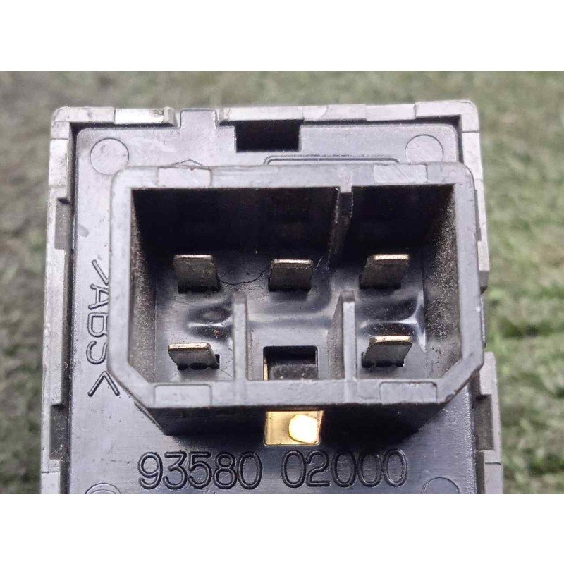 Recambio de mando elevalunas delantero derecho para hyundai atos (mx) 1.0 cat referencia OEM IAM 9358002000  