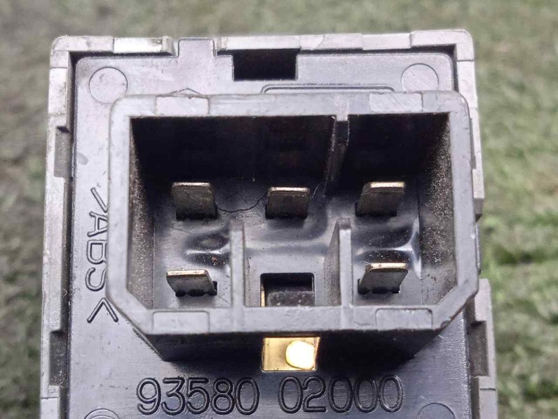 Recambio de mando elevalunas delantero derecho para hyundai atos (mx) 1.0 cat referencia OEM IAM 9358002000  