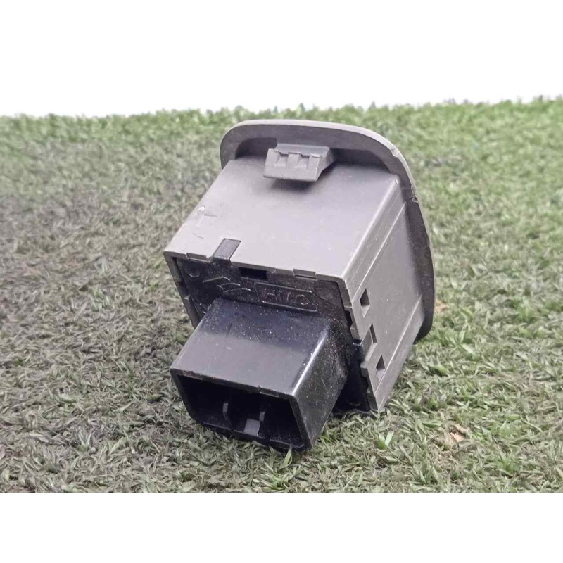 Recambio de mando elevalunas delantero derecho para hyundai atos (mx) 1.0 cat referencia OEM IAM 9358002000  
