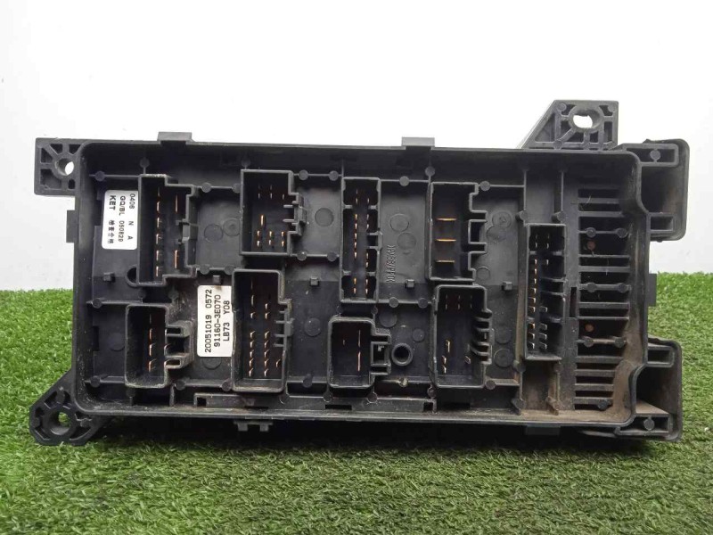 Recambio de caja reles / fusibles para kia sorento 2.5 crdi cat referencia OEM IAM 911603E070-10051012082  