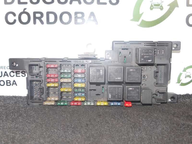 Recambio de caja reles / fusibles para volvo xc90 2.4 diesel cat referencia OEM IAM 30728008-518828108  