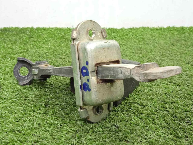 Recambio de retenedor puerta para toyota auris 1.4 turbodiesel cat referencia OEM IAM 6861002240 DELANTERA.DERECHA RETENIDA