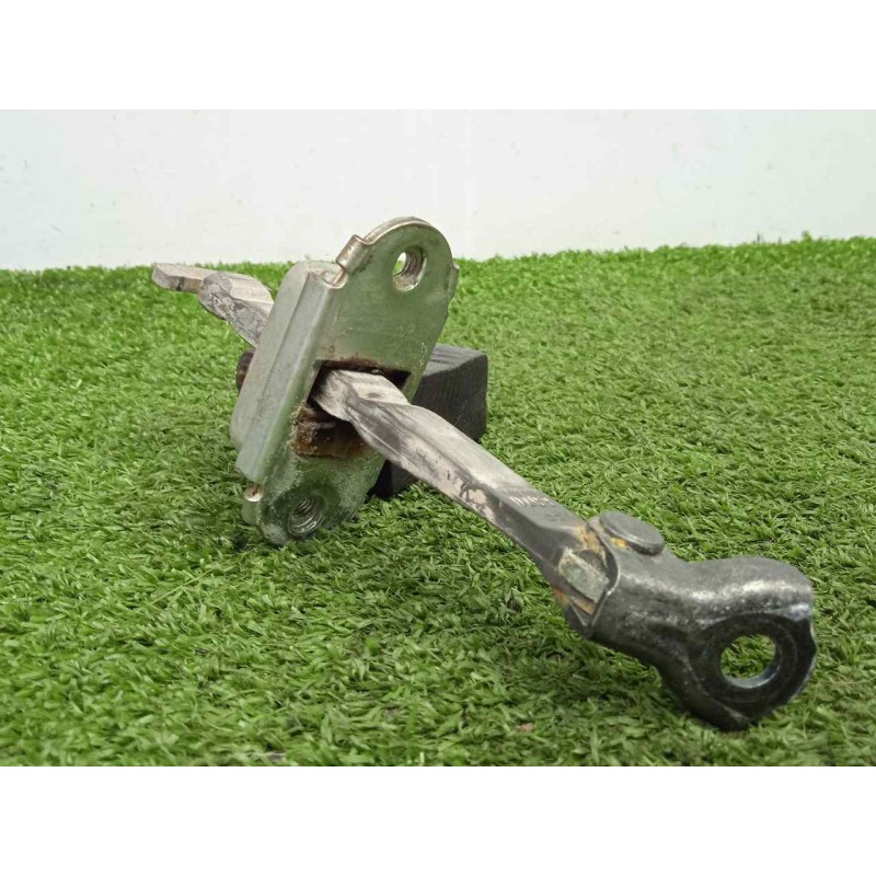 Recambio de retenedor puerta para toyota auris 1.4 turbodiesel cat referencia OEM IAM 6861002240 DELANTERA.DERECHA RETENIDA