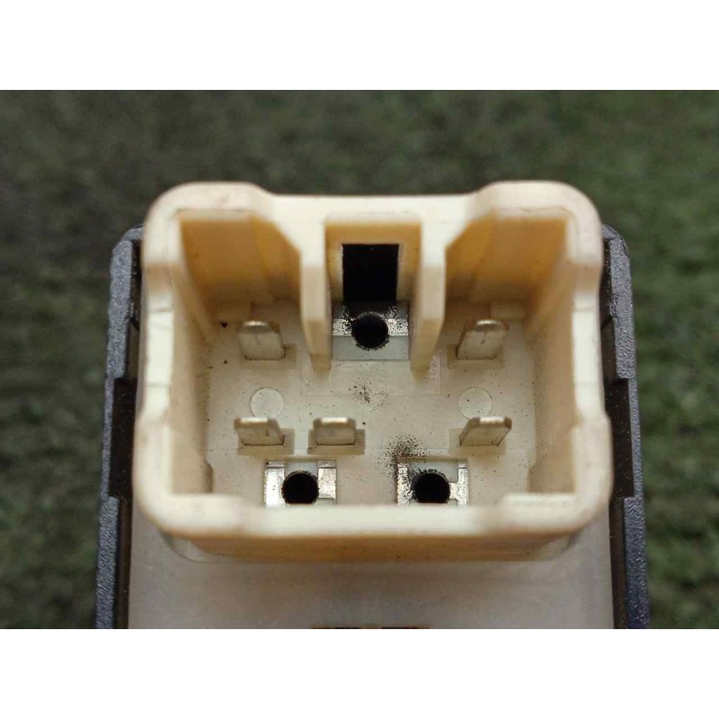 Recambio de mando elevalunas trasero derecho para hyundai accent (lc) 1.3 12v cat referencia OEM IAM   5.PIN