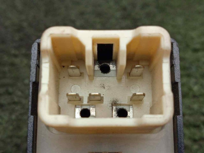 Recambio de mando elevalunas trasero derecho para hyundai accent (lc) 1.3 12v cat referencia OEM IAM   5.PIN