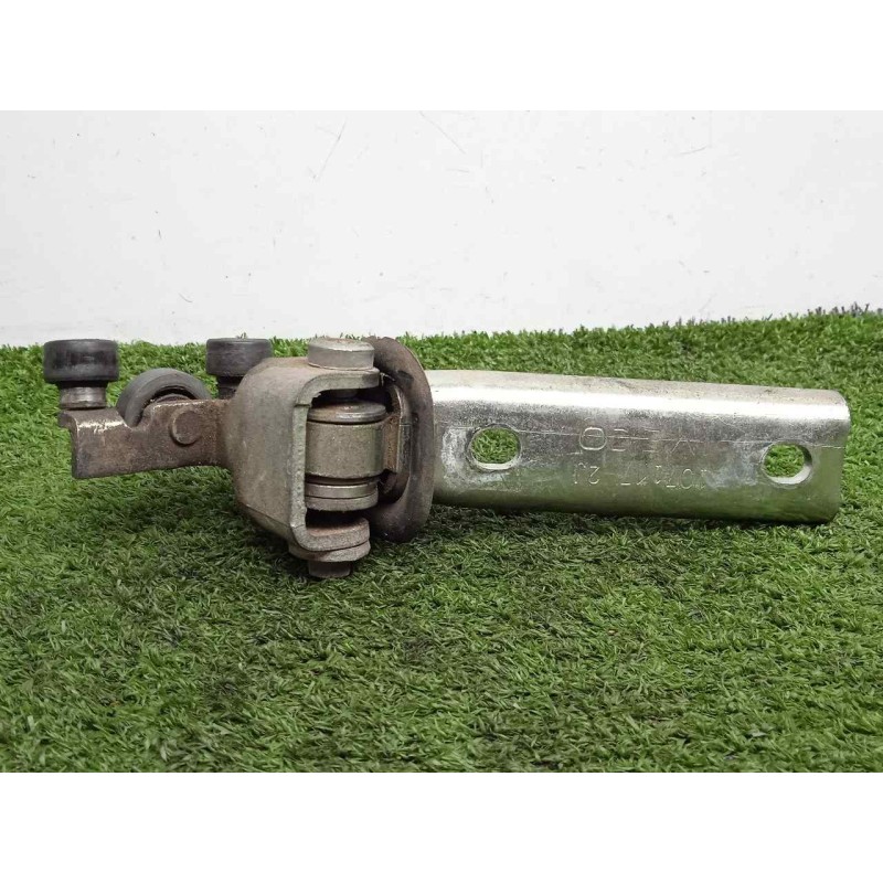 Recambio de soporte / guia puerta corredera para iveco daily furgón 2.3 diesel referencia OEM IAM 3801610  
