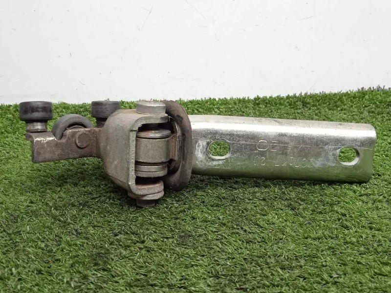 Recambio de soporte / guia puerta corredera para iveco daily furgón 2.3 diesel referencia OEM IAM 3801610  