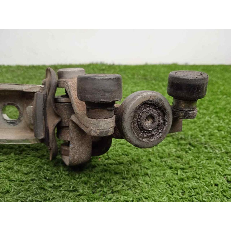 Recambio de soporte / guia puerta corredera para iveco daily furgón 2.3 diesel referencia OEM IAM 3801610  